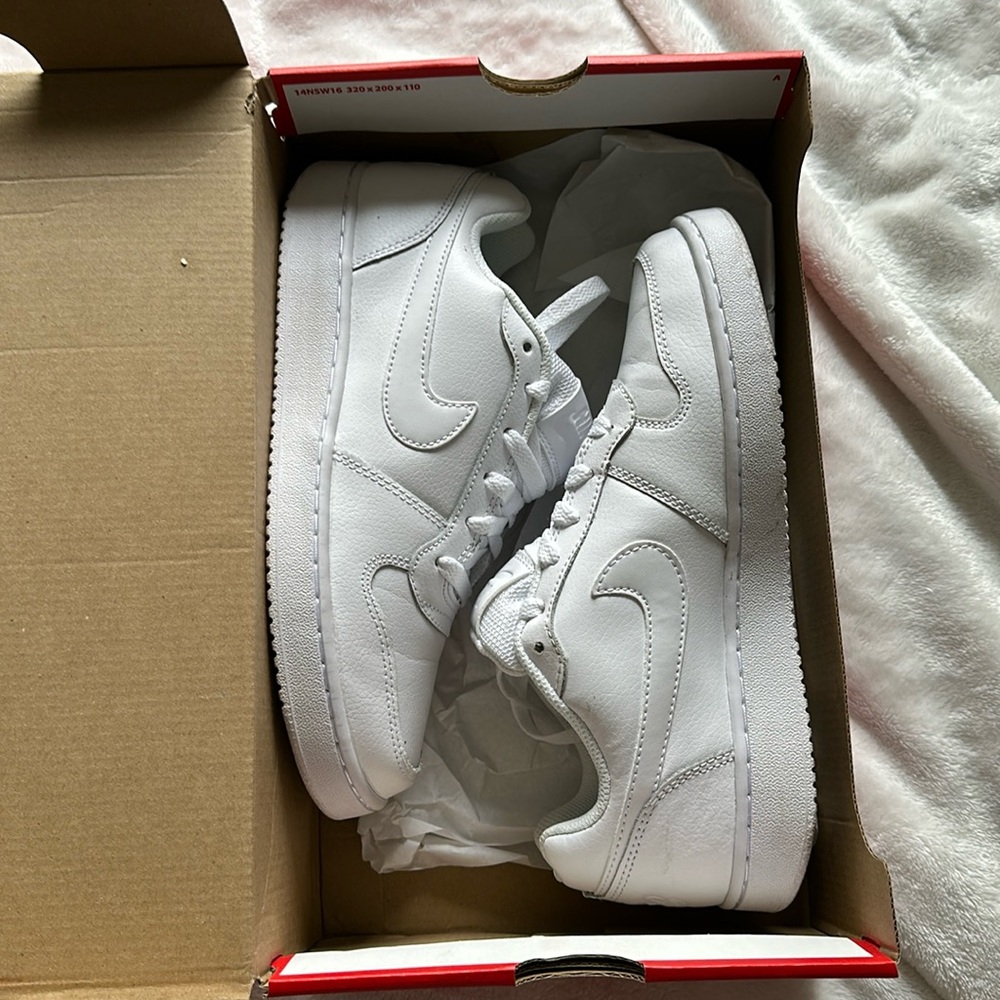 Women’s Nike 8.5
